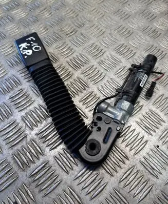 BMW 5 F10 F11 Front seatbelt buckle 9115305