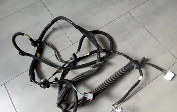 Opel Vivaro Rear door wiring loom 242105025R 93450628