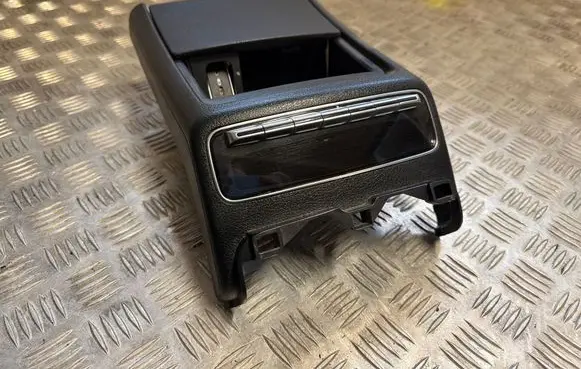 Mercedes-Benz B W247 Center console A1676801205 1E14ZGS2 19024105230
