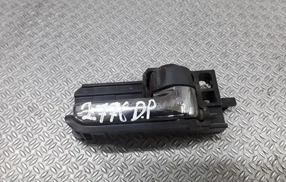 Toyota Corolla Verso E121 Front door interior handle