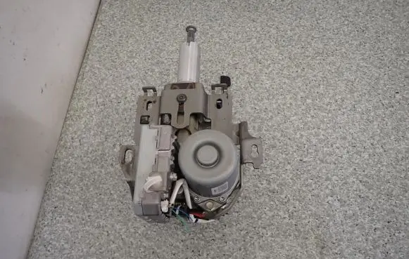 Nissan Pulsar Steering wheel axle