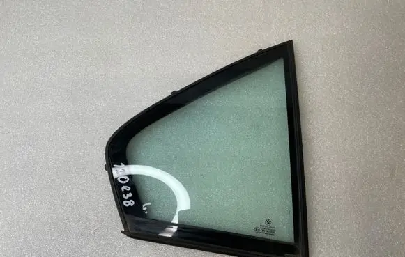 BMW 7 E38 Rear vent window glass 8168122 8125190