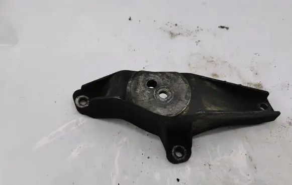 BMW 5 E39 Engine mounting bracket 7096079