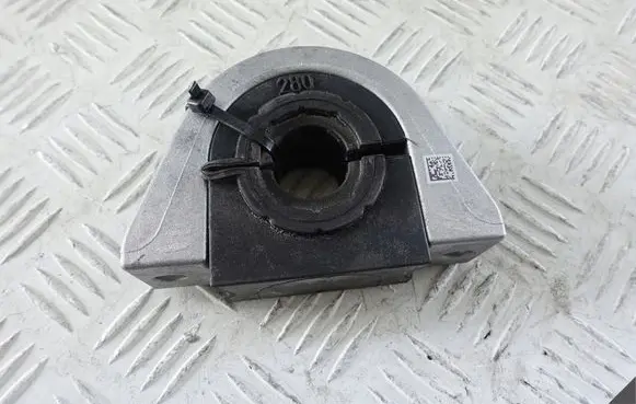 BMW X5 G05 Sway bar bush bracket, rear 
