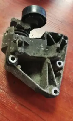BMW X3 E83 A/C compressor mount bracket 7512556