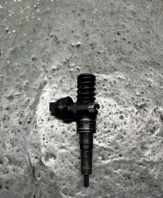 Volkswagen PASSAT B6 Fuel injector 038130073BQ