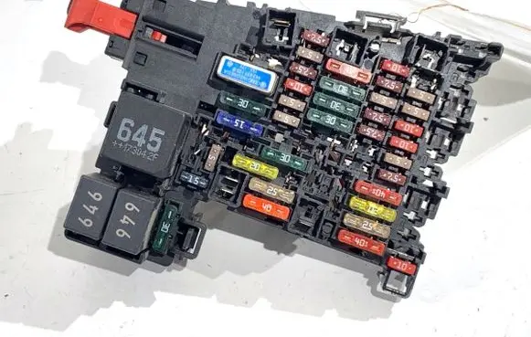 Volkswagen Touran III Fuse box set 5Q0937615C