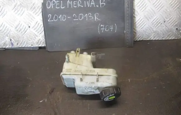 Opel Meriva B AdBlue liquid reservoir 
