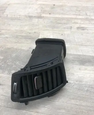KIA Sorento Dash center air vent grill