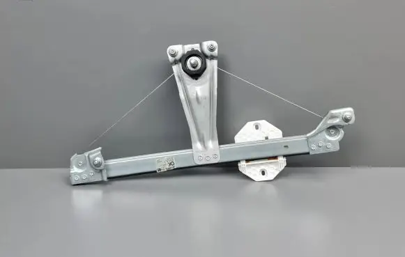 Rear door manual window regulator