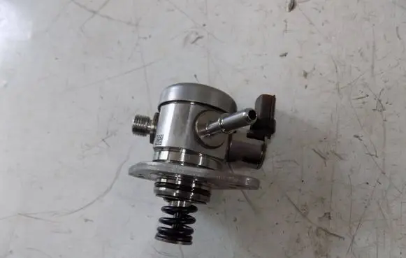 Nissan X-Trail T33 Fuel injection high pressure pump 16630-6RC1A 0261520764