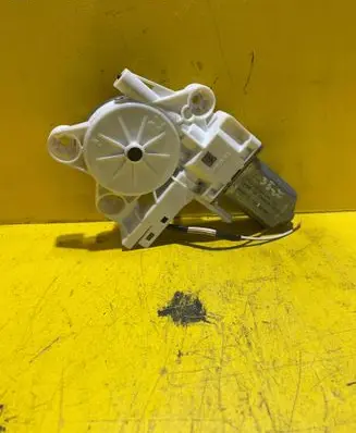 Ford C-MAX I Front door window regulator motor 994816100