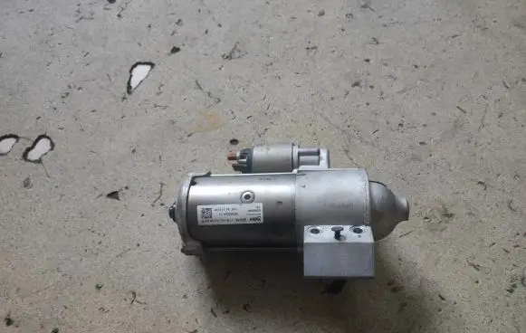 BMW 5 G30 G31 Starter motor 8588898