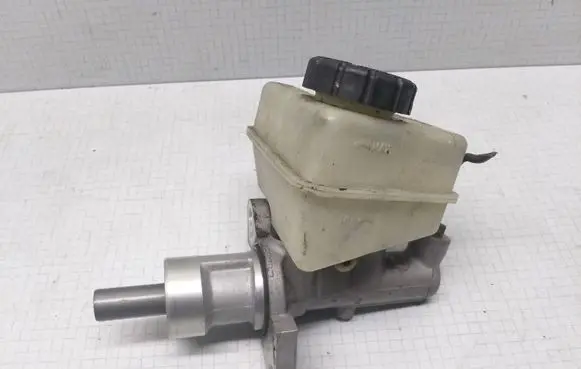 Mercedes-Benz E W210 Master brake cylinder