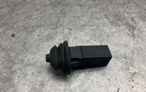 BMW 3 E92 E93 Fuel tank opening switch 82289392