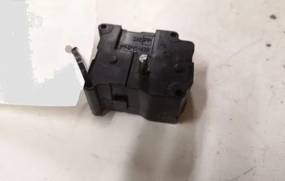 Audi A8 S8 D2 4D Air flap motor/actuator 4D0820511A 0637005001