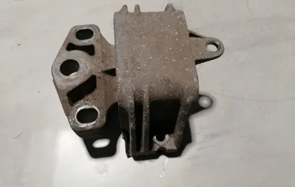 Ford Galaxy Engine mount bracket