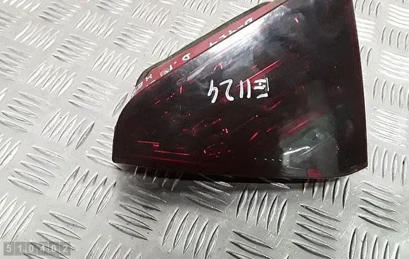 Tailgate rear/tail lights