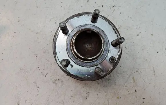 Chevrolet Trax Rear wheel hub 13500592