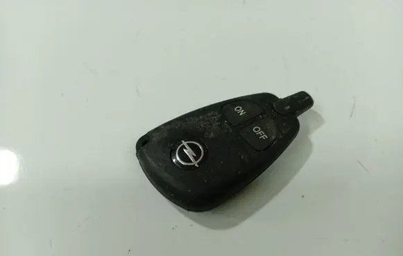 Opel Zafira B Ignition key/card 