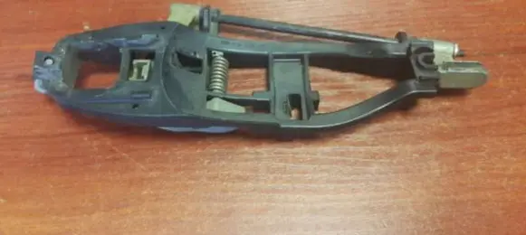 BMW 3 E46 Front door exterior handle/bracket 8253454