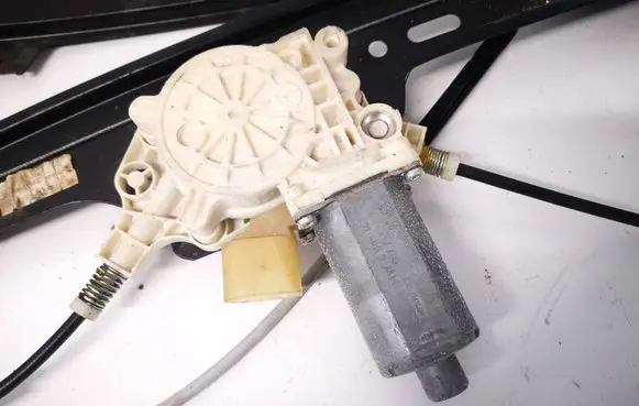 BMW 5 E60 E61 Front door window regulator motor 6981142 997748100