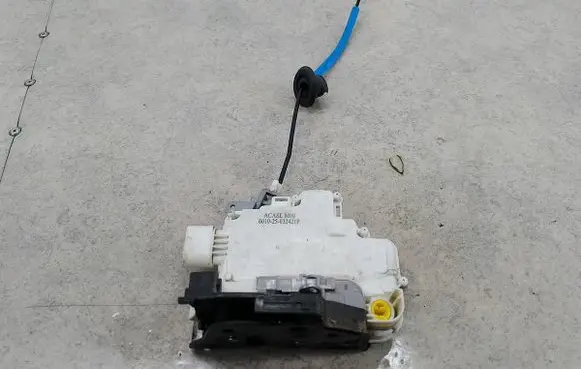 Audi A4 S4 B8 8K Front door lock 601025032421P