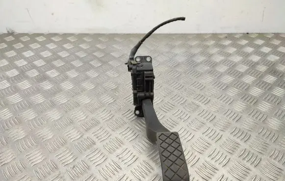 Volkswagen Transporter - Caravelle T5 Accelerator throttle pedal 7E1721503C
