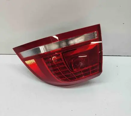 Volkswagen Touareg II Rear/tail lights 7P6945208