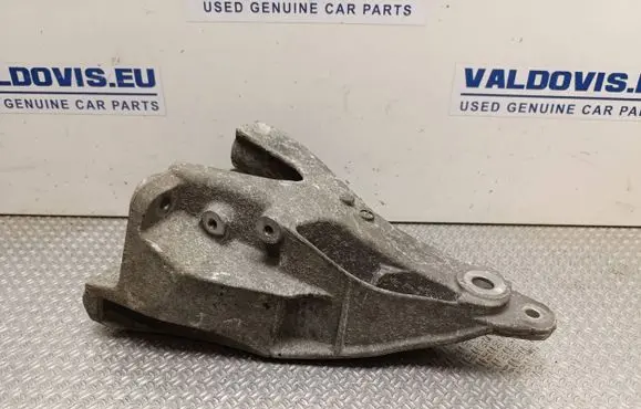 Volkswagen Transporter - Caravelle T5 Engine mounting bracket 7E0199370