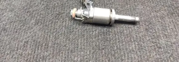 Renault Clio IV Fuel injector H8201438013