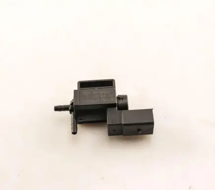 Engine mount vacuum valve