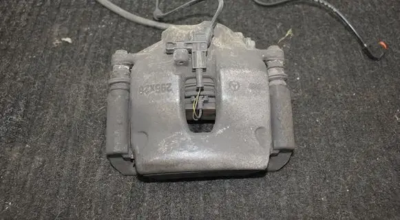 Mercedes-Benz C W204 Front brake caliper 