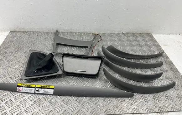 Dashboard glove box trim
