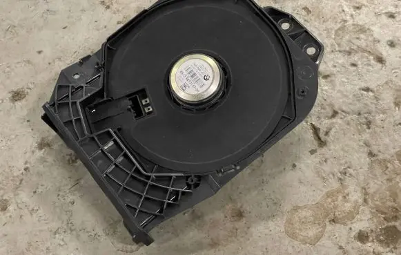 BMW 4 F36 Gran coupe Subwoofer speaker 921014706 18820010 9210147