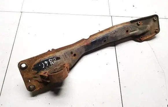 Nissan X-Trail T30 Engine mount bracket lh4243