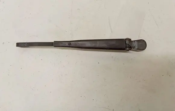 Nissan Juke I F15 Rear wiper blade arm 80019327