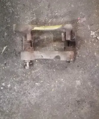 Volkswagen PASSAT B7 Brake caliper pad carrier rear 