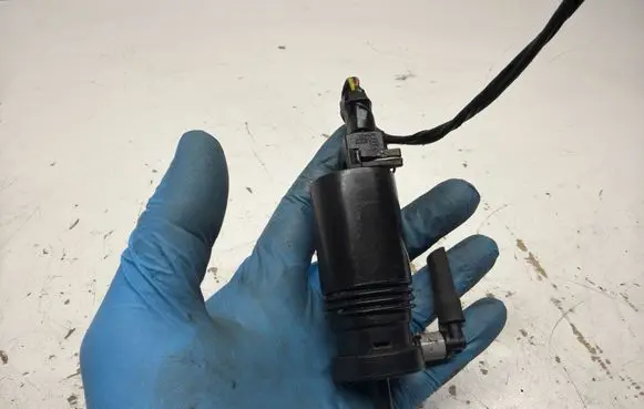 Volvo S80 Headlight washer pump 1013229