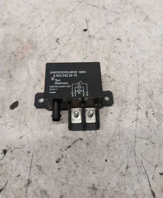 Mercedes-Benz C W204 Other relay A0035422619 23132A2001