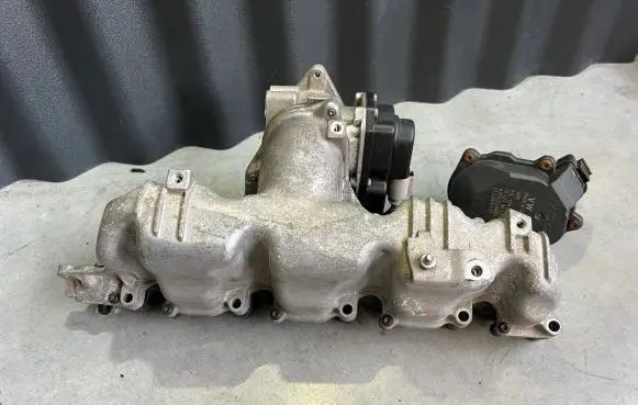 Volkswagen Golf VI Intake manifold 03L131501E 08493097