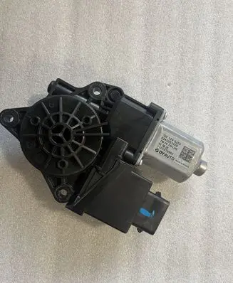 Hyundai Santa Fe Front door window regulator motor 82450S1020