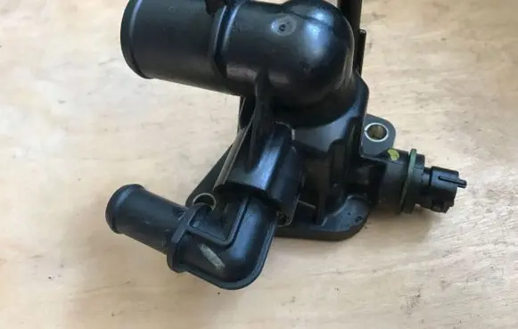 Thermostat/thermostat housing