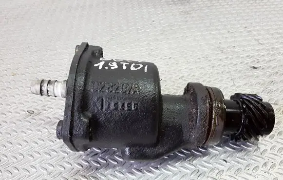 Volkswagen Golf III Vacuum pump 028207A