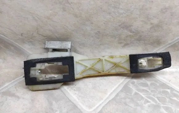 Chevrolet Captiva Front door exterior handle/bracket 
