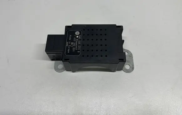 Volkswagen Golf V Aerial antenna amplifier 5M0035570B 7617310031