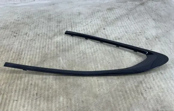BMW 6 G32 Gran Turismo Rear side glass trim 8495574