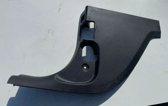 Foot area side trim