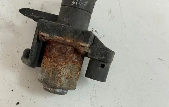 BMW 3 E36 Coolant heater control valve 1387846