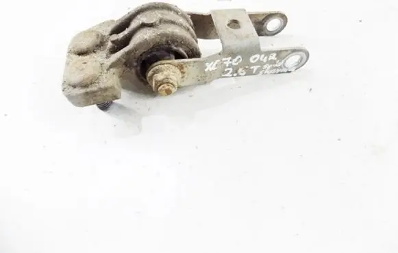 Volvo XC70 Engine mount bracket
